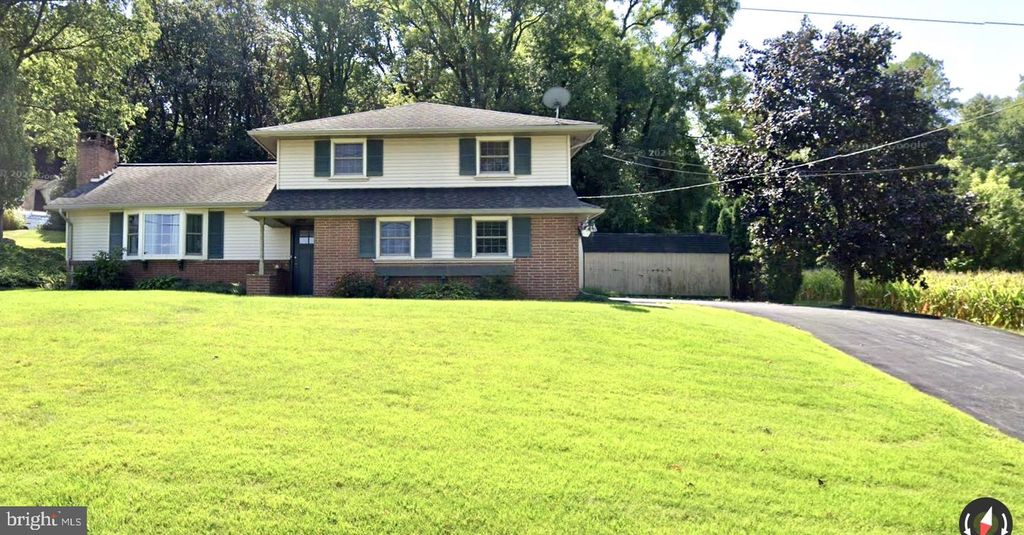 3206 BOWMAN RD, Lancaster, PA 17601