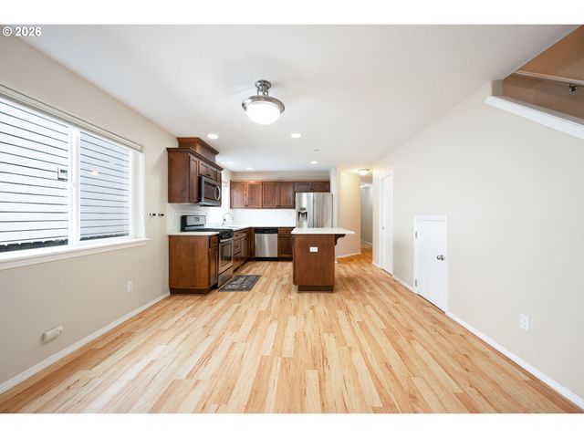 12619 Se LYDIA Ct, Portland, OR 97236