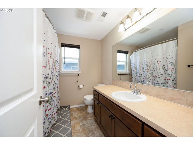12619 Se LYDIA Ct, Portland, OR 97236
