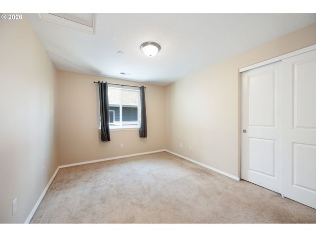 12619 Se LYDIA Ct, Portland, OR 97236