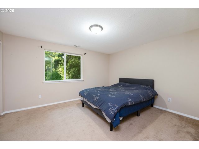 12619 Se LYDIA Ct, Portland, OR 97236