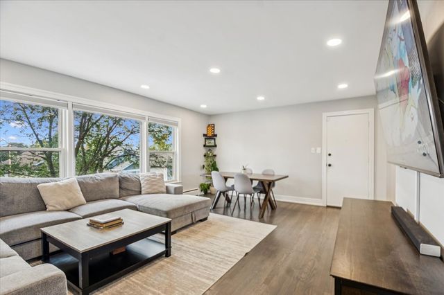 4501 N CENTRAL Avenue 301, Chicago, IL 60630