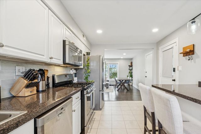 4501 N CENTRAL Avenue 301, Chicago, IL 60630