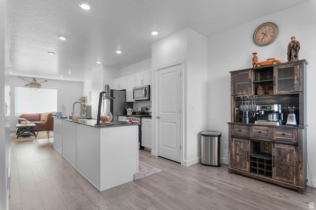 1098 E QUARTERDECK WAY, Saratoga Springs, UT 84045