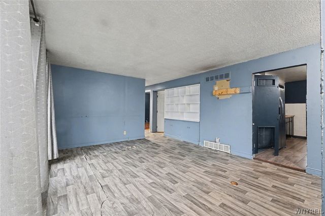 132 Glenhurst Road, Tonawanda, NY 14150