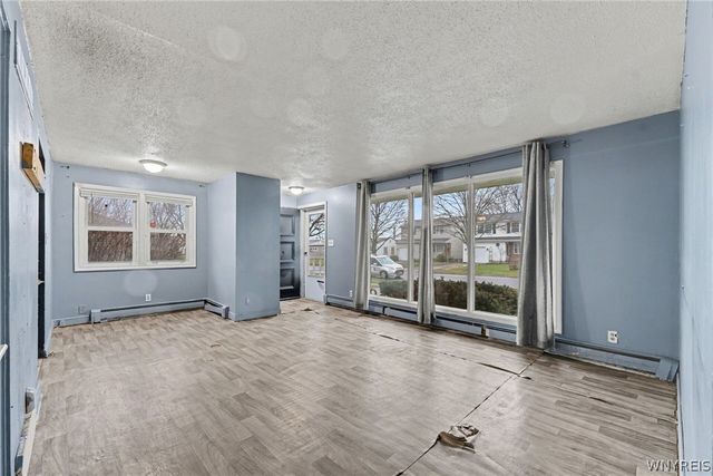 132 Glenhurst Road, Tonawanda, NY 14150