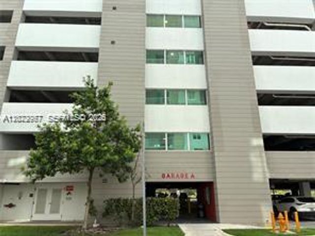 7661 NW 107th Avenue 202, Doral, FL 33178