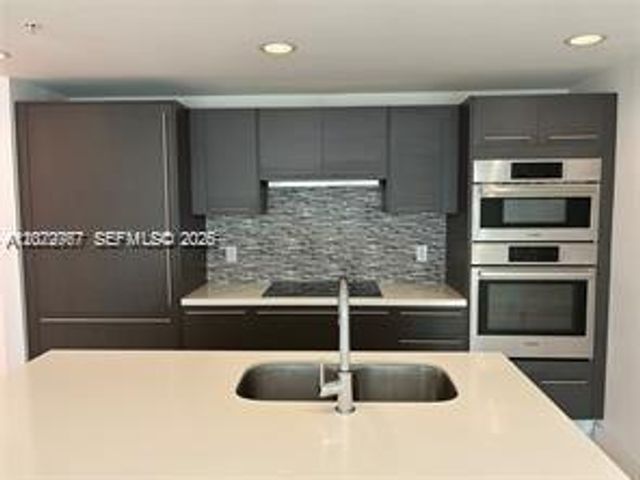 7661 NW 107th Avenue 202, Doral, FL 33178