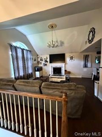 86 Maples Road, Middletown, NY 10940