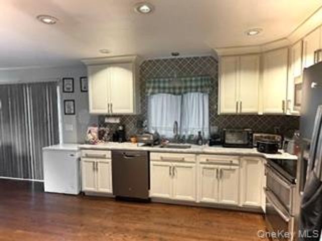 86 Maples Road, Middletown, NY 10940