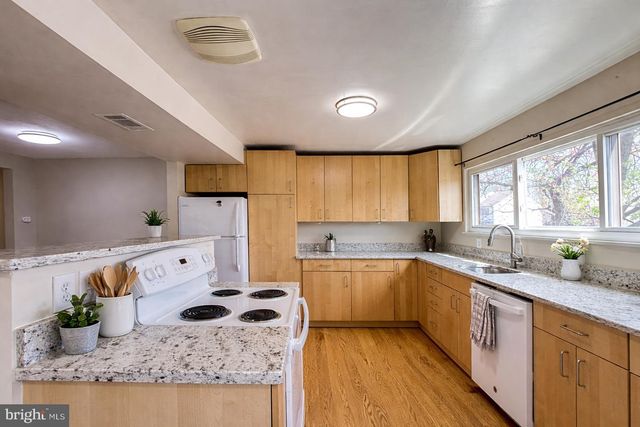 1754 POWDER HORN TER, Woodbridge, VA 22191