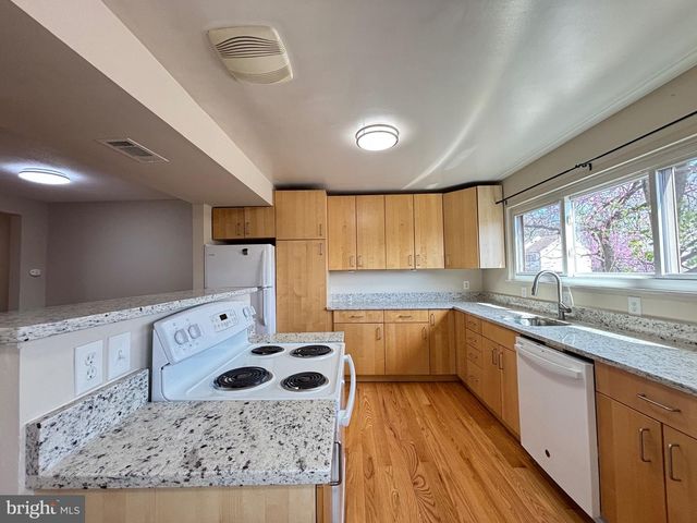 1754 POWDER HORN TER, Woodbridge, VA 22191