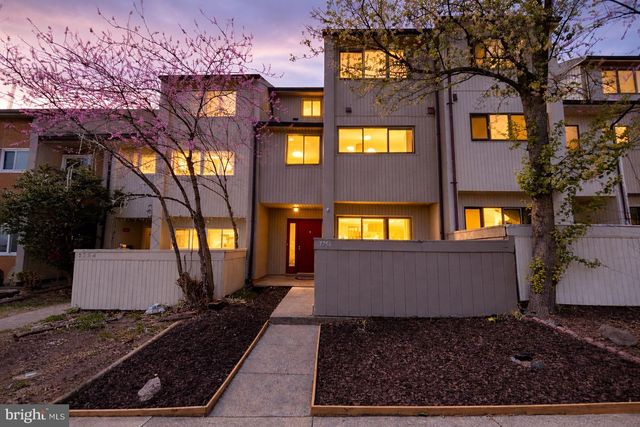 1754 POWDER HORN TER, Woodbridge, VA 22191