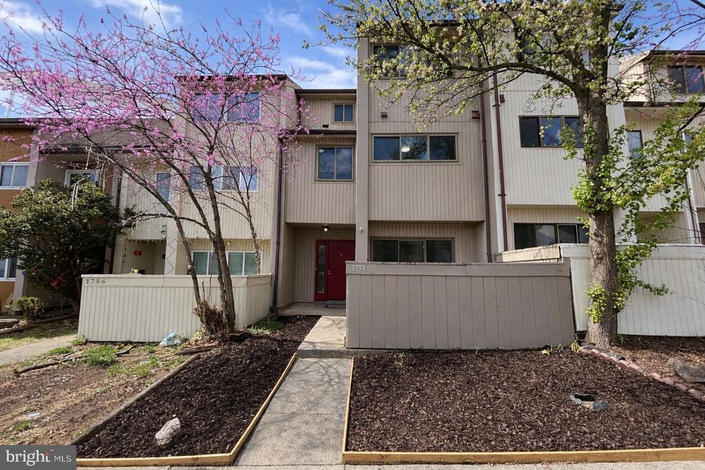 1754 POWDER HORN TER, Woodbridge, VA 22191