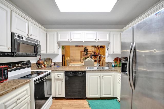 251 W Hemingway Cir, Margate, FL 33063