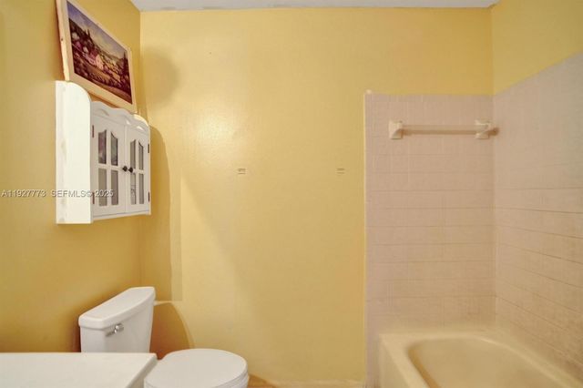 251 W Hemingway Cir, Margate, FL 33063