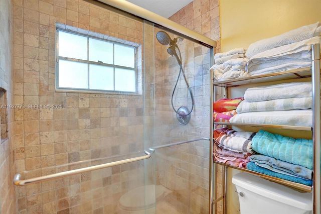 251 W Hemingway Cir, Margate, FL 33063