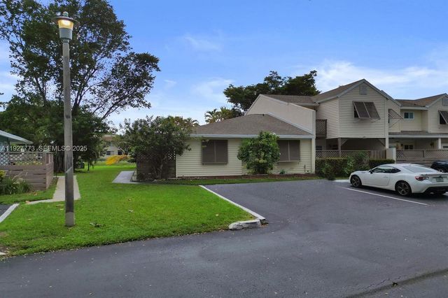 251 W Hemingway Cir, Margate, FL 33063