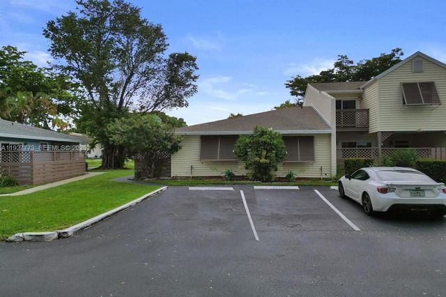 251 W Hemingway Cir, Margate, FL 33063