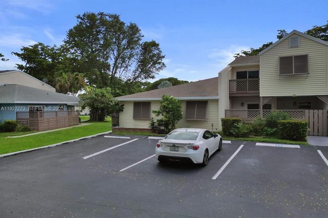 251 W Hemingway Cir, Margate, FL 33063