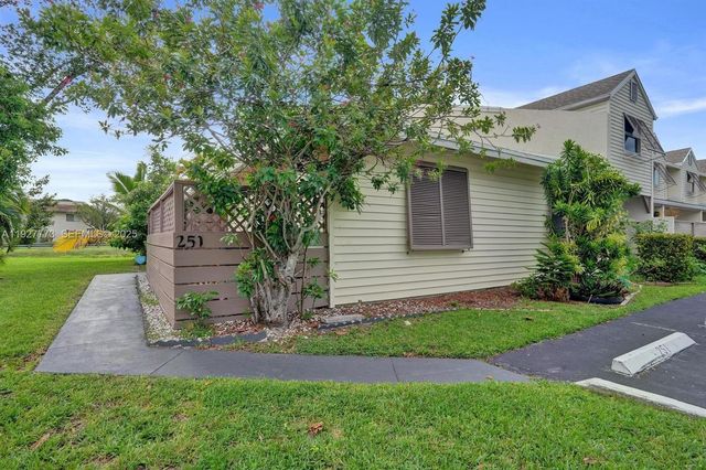 251 W Hemingway Cir, Margate, FL 33063