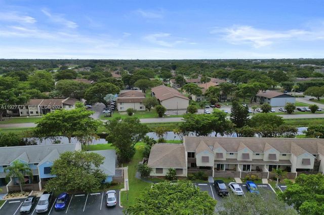 251 W Hemingway Cir, Margate, FL 33063