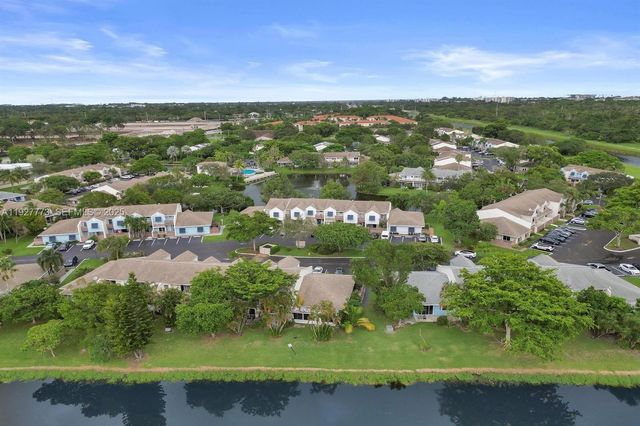 251 W Hemingway Cir, Margate, FL 33063