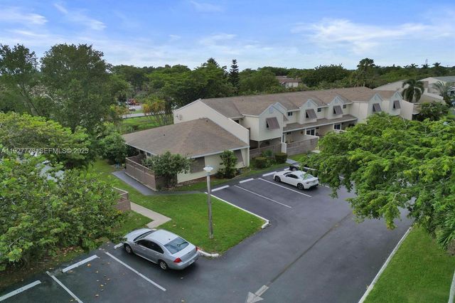 251 W Hemingway Cir, Margate, FL 33063