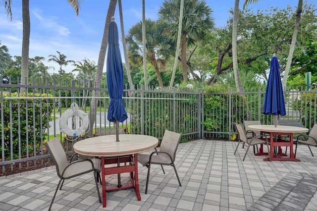 251 W Hemingway Cir, Margate, FL 33063