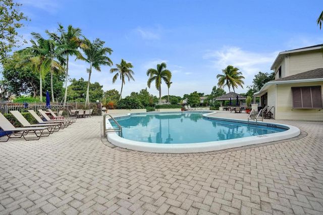 251 W Hemingway Cir, Margate, FL 33063