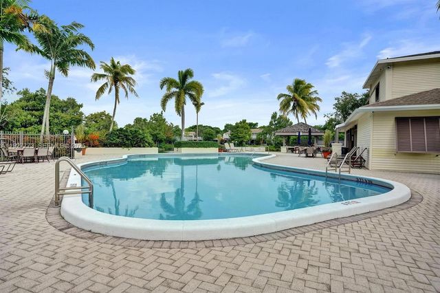 251 W Hemingway Cir, Margate, FL 33063