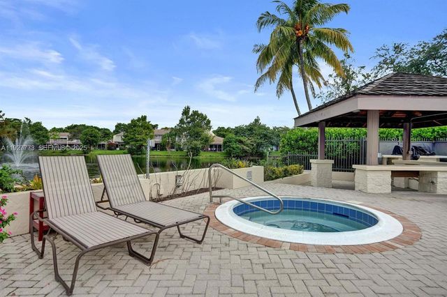 251 W Hemingway Cir, Margate, FL 33063