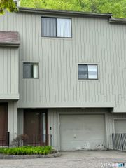 184 Concord Court 184, Beacon Falls, CT 06403