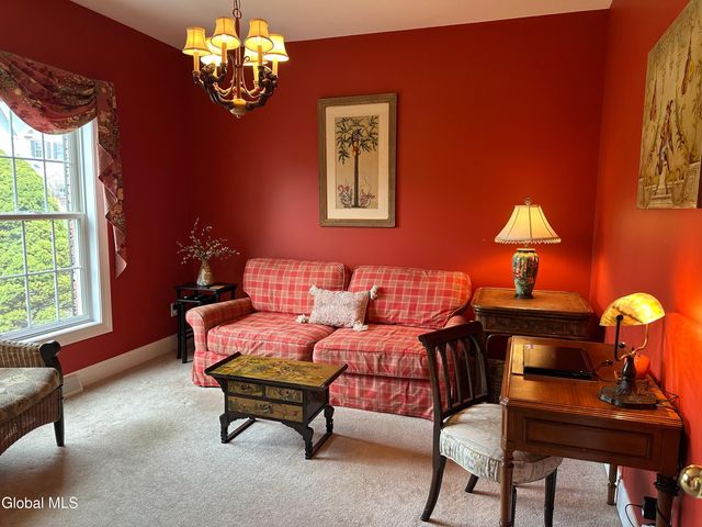 5 Avallon Way, Guilderland, NY 12009