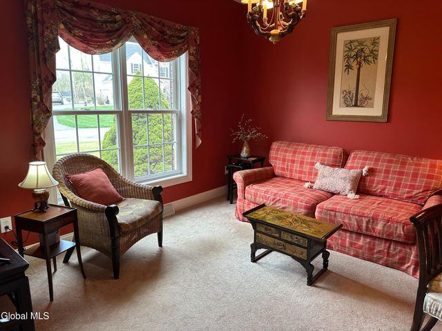 5 Avallon Way, Guilderland, NY 12009