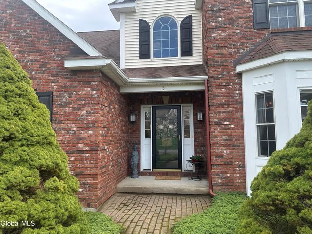 5 Avallon Way, Guilderland, NY 12009