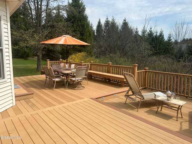 5 Avallon Way, Guilderland, NY 12009