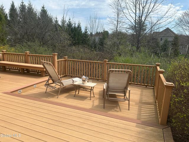 5 Avallon Way, Guilderland, NY 12009