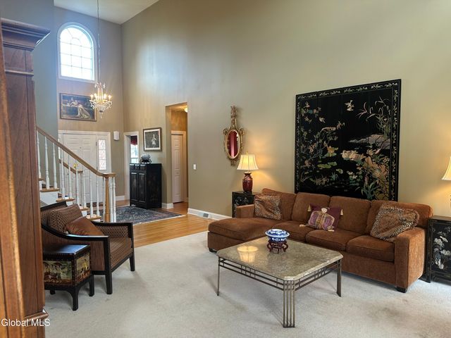 5 Avallon Way, Guilderland, NY 12009