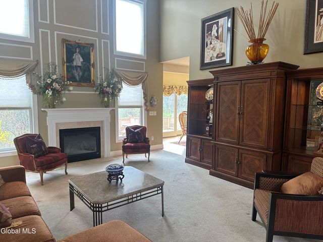 5 Avallon Way, Guilderland, NY 12009