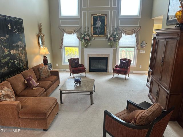 5 Avallon Way, Guilderland, NY 12009