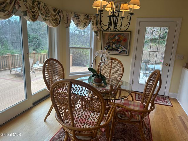 5 Avallon Way, Guilderland, NY 12009