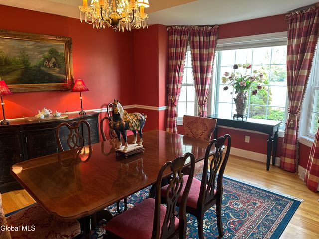 5 Avallon Way, Guilderland, NY 12009