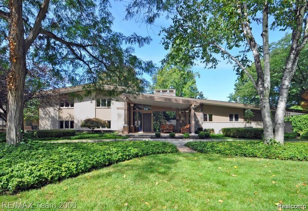 27 SHADY HOLLOW Drive, Dearborn, MI 48124