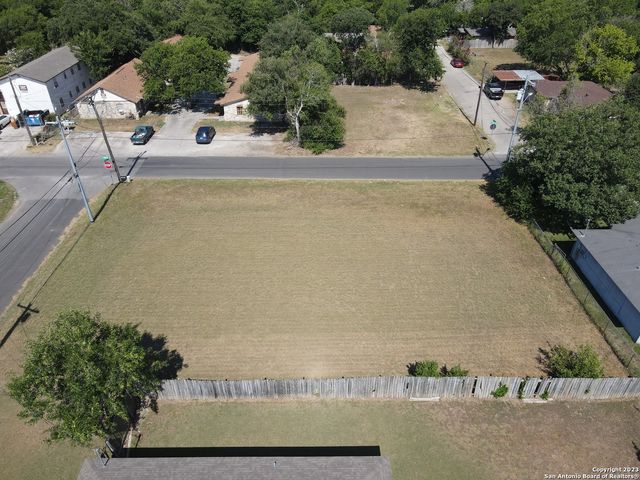 772 Johnson Ave, Seguin, TX 78155