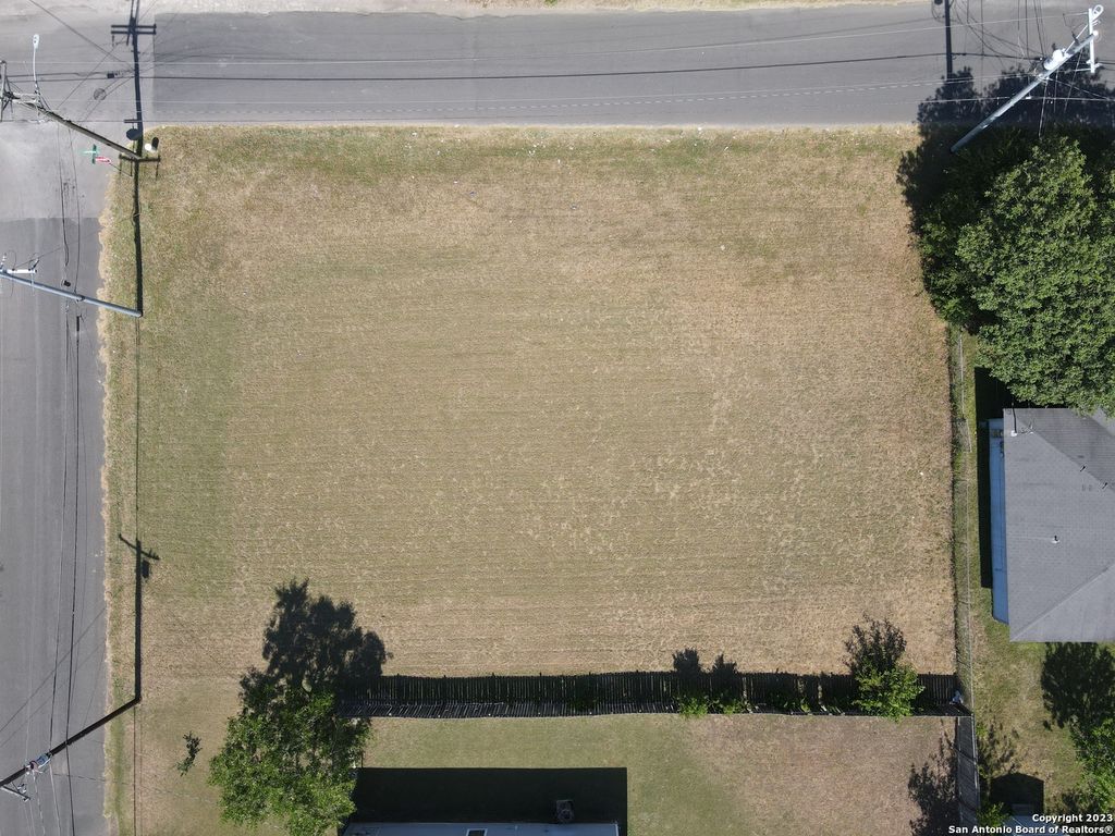 772 Johnson Ave, Seguin, TX 78155