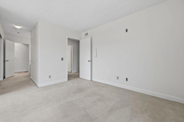 5649 Lake Park 301, La Mesa, CA 91942