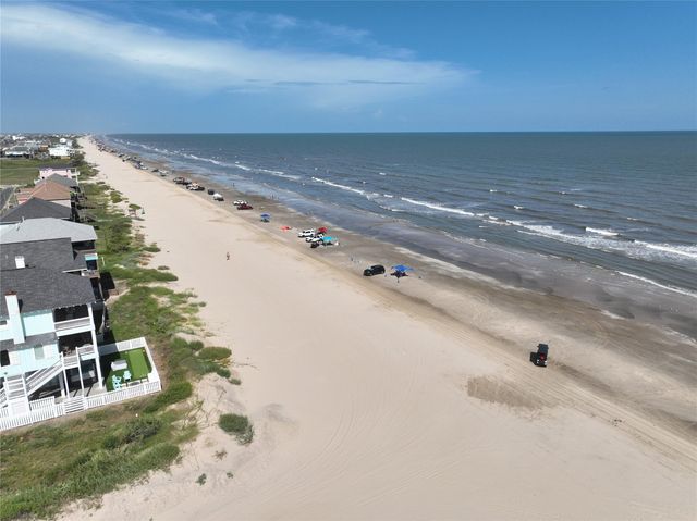 1110 Gulfview Road, Bolivar Peninsula, TX 77650