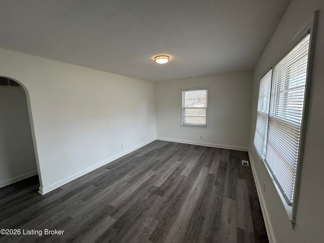 7100 Daisy Ave, Louisville, KY 40258