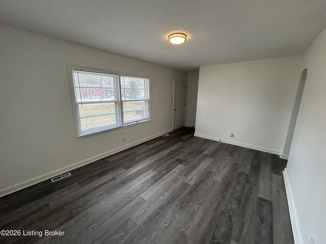 7100 Daisy Ave, Louisville, KY 40258